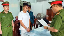 Thuê ôtô rồi đi bán lấy tiền chơi game, đánh bạc