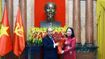 Nguyên Chủ tịch nước Nguyễn Xuân Phúc bàn giao công tác