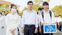 Thầy giáo dũng cảm cứu nhiều người thoát chết giữa dòng nước lũ