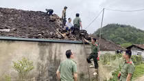 Hỗ trợ người dân khắc phục hậu quả do mưa giông, lốc xoáy