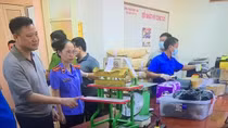 Dùng mặt nạ khi sản xuất, điều chế ma tuý "Tobaco" và "cỏ Mỹ"