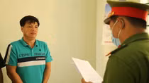 Bắt Giám đốc doanh nghiệp đánh Kiểm sát viên trên đường phố