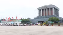 Gần 45 nghìn lượt người vào Lăng viếng Bác dịp nghỉ lễ 30/4 - 1/5