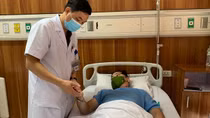 Giúp người bệnh hết “khốn khổ” vì chứng mồ hôi tay chảy ròng ròng