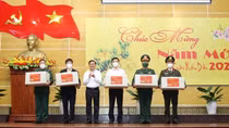 Chủ nhiệm Ủy ban Kiểm tra Trung ương thăm, tặng quà tuyến đầu chống dịch tỉnh Quảng Bình