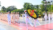 Đảng ủy Công an Trung ương - Bộ Công an dâng hương tưởng niệm các Anh hùng - Liệt sĩ