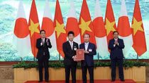 Trao văn kiện chấp thuận nhà đầu tư Nhật Bản thực hiện dự án tại Huế