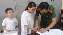Sinh ra giữa tình người nơi đất trại