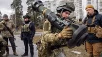 Nga cảnh báo đoàn xe chở vũ khí cho Ukraine "có thể trở thành mục tiêu"