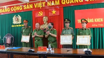 Trao thưởng cho lực lượng phối hợp khám phá chuyên án tàng trữ, mua bán 17 kg ma túy