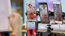 Sân khấu mở livestream: Thế giới không góc khuất