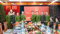 Thứ trưởng Nguyễn Duy Ngọc kiểm tra công tác ứng trực tại Công an quận Hoàng Mai