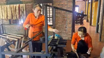 Làng lụa Hội An - Những tấm lụa mang tâm hồn Việt