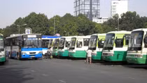 Giá xăng tăng cao, người dân vẫn chê xe buýt