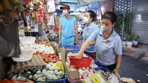 Công nhân thời “bão giá”