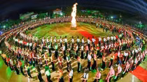 “Không xòe trời xuân qua đi”