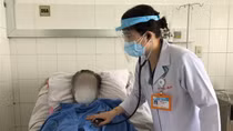Bệnh nhân COVID-19 xuất viện sau 2 tháng “thập tử nhất sinh”
