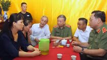 Bộ trưởng Tô Lâm thăm hỏi, chia sẻ mất mát với gia đình 3 CBCS hy sinh trong khi chữa cháy
