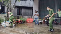Đi ăn sáng cùng bố rồi đâm 2 người thương vong