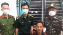 Cảnh sát vây bắt đối tượng thủ súng khi giao dịch ma tuý