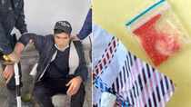 Con nghiện đầu trần chạy xe không biển mang ma túy