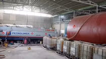 Hoãn phiên tòa vụ sản xuất xăng giả vì nhiều người liên quan vắng mặt