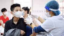 Đề xuất mua 21,9 triệu liều vaccine cho trẻ em