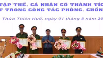 Khen thưởng nhiều tập thể, cá nhân trong vụ bắt đối tượng dùng súng AK cướp tiệm vàng