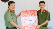 Công an Sóc Trăng trao nhà nghĩa tình đồng đội
