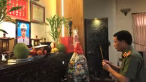 Thứ trưởng Lê Quốc Hùng thăm các gia đình cố lãnh đạo Bộ Công an