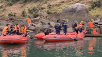 Tìm thấy thi thể người ông và cháu bé trong vụ 3 người đuối nước trên sông Mã