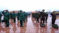 Tân binh háo hức lên đường nhập ngũ