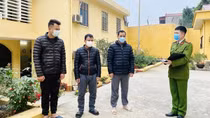 Nhận hối lộ để "điều" phương tiện được xuất khẩu vượt tuyến