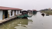 Có một làng chài phía bên kia phố thị