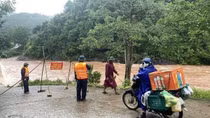 Mưa lớn gây chia cắt, cô lập nhiều thôn bản ở Quảng Bình