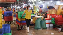 Phận nữ cửu vạn ở chợ đêm Bình Điền