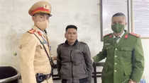 CSGT cùng Công an phường tóm sống tên trộm vừa “ăn hàng”
