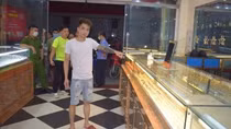 Vì nợ nần, công nhân cướp giật tài sản của hiệu vàng