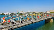 Cố đô Huế rực rỡ cờ hoa trong Đại lễ Phật đản
