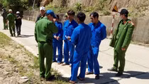 Kẻ chủ mưu phá rừng bỏ chạy ném lại nhiều súng đạn