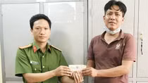 Nhặt được tiền, nhờ Công an xã tìm trả người đánh rơi