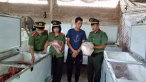 Bắt quả tang cơ sở hoạt động “chui” đang "chế" lợn bệnh, lợn chết