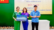 Vietcombank TP Hồ Chí Minh tiếp tục ủng hộ 2,2 tỷ đồng hỗ trợ đoàn viên khó khăn trên địa bàn tham gia bảo hiểm y tế