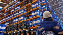 Lệnh cấm và giá trần dầu Nga của EU có hiệu lực