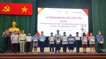 Tặng 200 máy tính bảng cho học sinh có hoàn cảnh khó khăn học giỏi