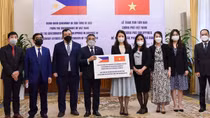 Trao tượng trưng 200 tấn gạo hỗ trợ Philippines khắc phục hậu quả bão Rai