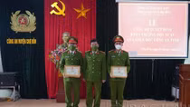 Khen thưởng đột xuất 3 cá nhân có thành tích xuất sắc trong phá án
