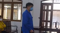 Mang súng đến nhà bạn gái để giải quyết mâu thuẫn