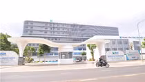Người nhà tố bệnh viện vì sau sinh mổ sản phụ bị gãy xương sườn