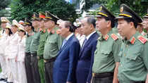 Chủ tịch nước cùng Đảng ủy Công an Trung ương dâng hương tưởng niệm Chủ tịch Hồ Chí Minh